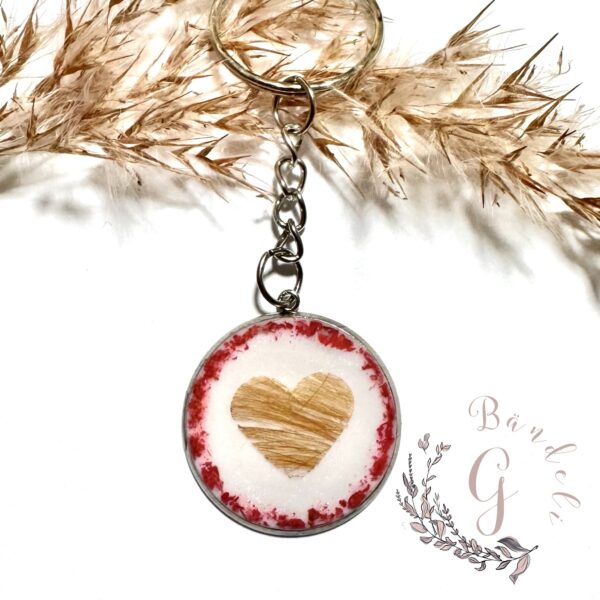 Schlüsselanhänger mit Tierhaar und Blütenelementen Design Herz