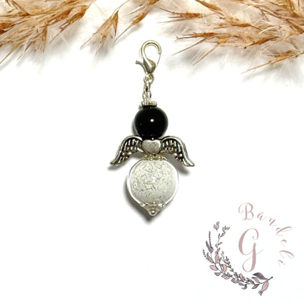 Engeli Anhänger schwarz mit Asche als Andenken. Erinnerungsschmuck selbstgemacht und mit viel Liebe erstellt. Engel Bedeutung Symbol der Hoffnung und des Schutzes.