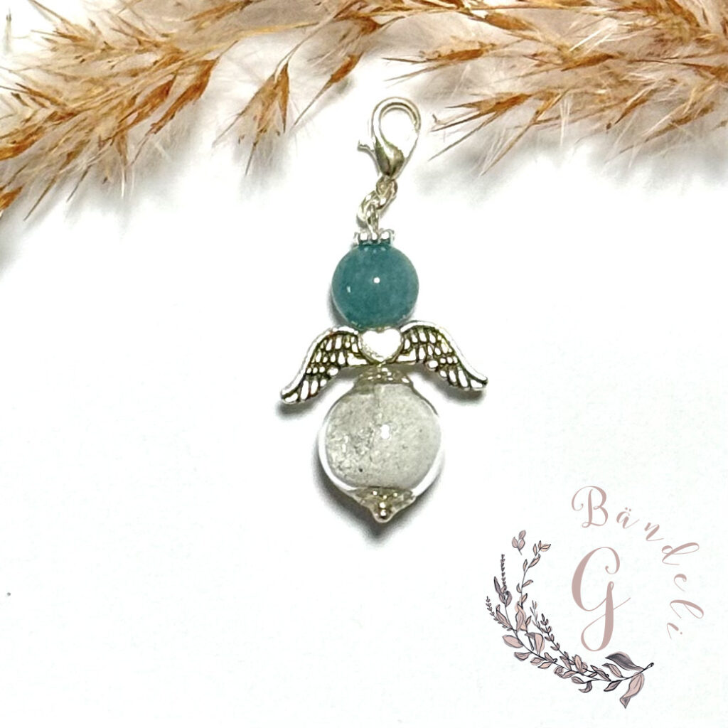 Engeli Anhänger dunkelblau mit Asche als Andenken. Erinnerungsschmuck selbstgemacht und mit viel Liebe erstellt. Engel Bedeutung Symbol der Hoffnung und des Schutzes.