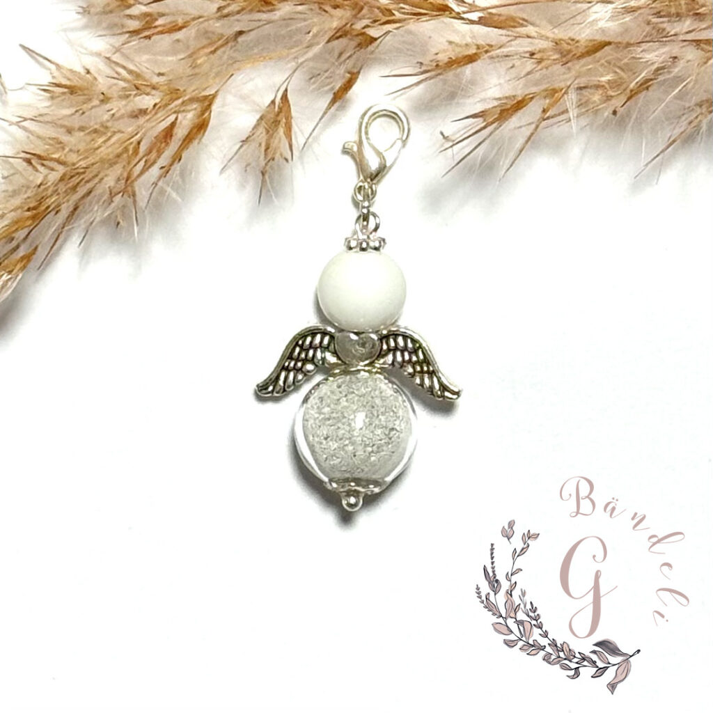 Engeli Anhänger weiss mit Asche als Andenken. Erinnerungsschmuck selbstgemacht und mit viel Liebe erstellt. Engel Bedeutung Symbol der Hoffnung und des Schutzes.