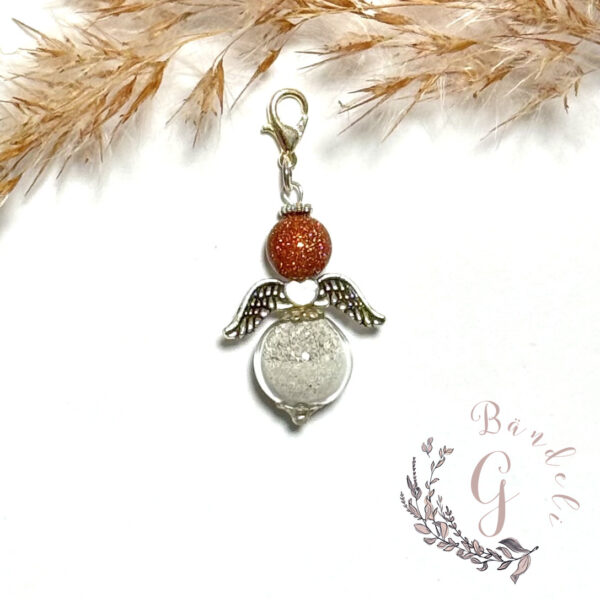 Engeli Anhänger hell glitzer mit Asche als Andenken. Erinnerungsschmuck selbstgemacht und mit viel Liebe erstellt. Engel Bedeutung Symbol der Hoffnung und des Schutzes.