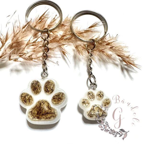 Schlüsselanhänger mit Tierhaar Pfote klein und gross